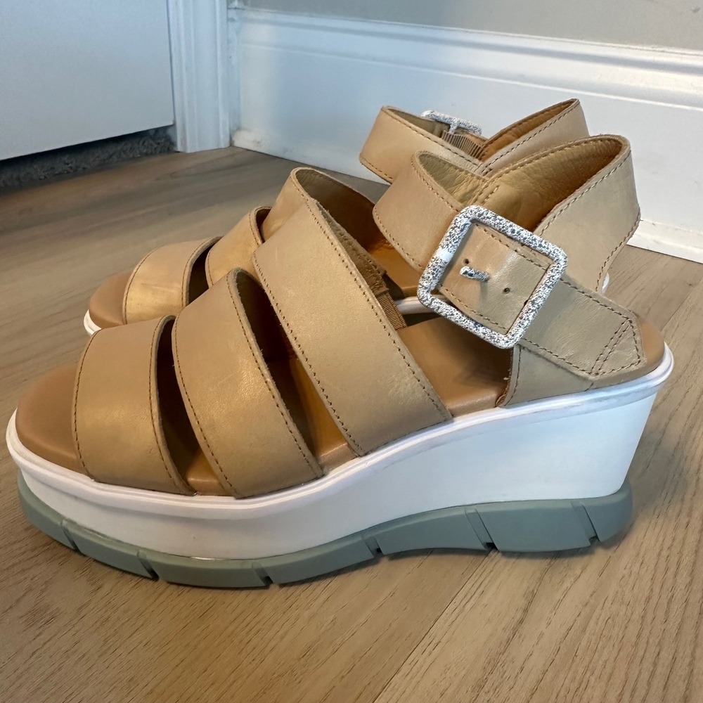 Sorel Women's Joanie III Ankle Strap Wedge sandals Size 6 tan beige platform